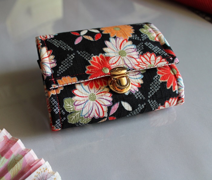 5.5\" cards and coins wallet  - Hananomai black - multicolored flowers
